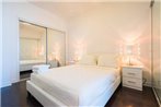 Lavish Suites - One Bedroom Condo - CN TOWER