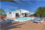 Playa Blanca Villa Sleeps 8 Pool WiFi T334676