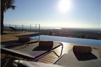 Casa Blanca-Fantastic Villa with SALT WATER INFINITY POOL and huge deck area