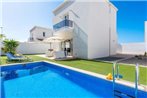 Playa de Fanabe Villa Sleeps 8 with Pool Air Con and WiFi