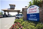 Howard Johnson by Wyndham Victoria Elk Lake Hotel & Suites