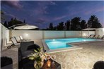 Villa Star 4 luxury apartment with a pool