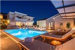 Apartment VILLA BEGO heated pool with jaccuzzi