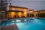 Luxury villa with a swimming pool Garica