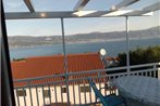 Apartment in Slatine with sea view