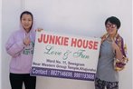 Hostel Junkie House