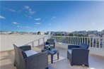 Centric and Modern Penthouse close to Amenities