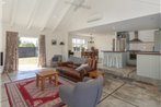Modern Cottage Charm - Albert Town Holiday Home Only 5 Minutes From Wanaka
