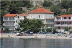 Apartments by the sea Podgora
