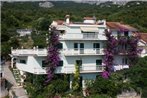 Apartments and rooms with parking space Podgora